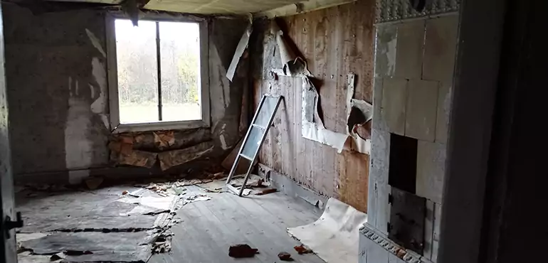 Why Selling a Distressed House Through Traditional Methods Fails in Minneapolis